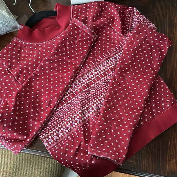 Red long sleeved ski top - Picture 4 of 4